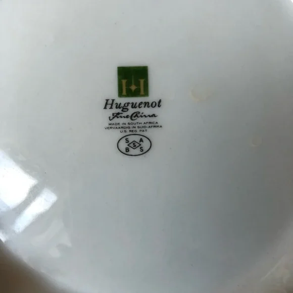 Huguenot Fine China Food Holder with Lid - Picture 8 of 12